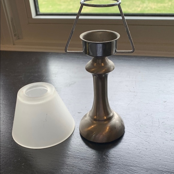 Elegant Silver Tealight Lamp - Picture 2 of 2